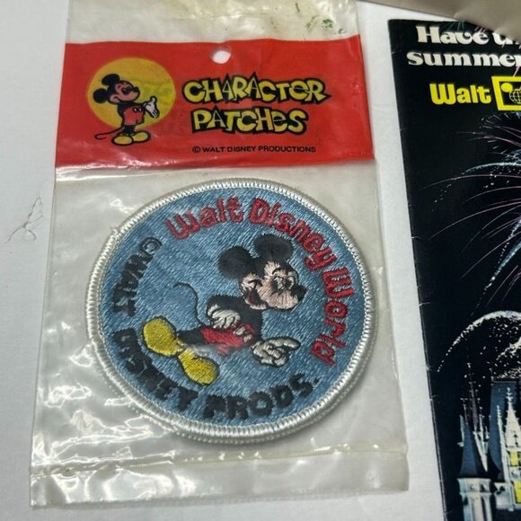 Vintage Walt DisneyWorld Memorabilia Patch Keychain HallofFame Pin Brochure Bag - Picture 2 of 7